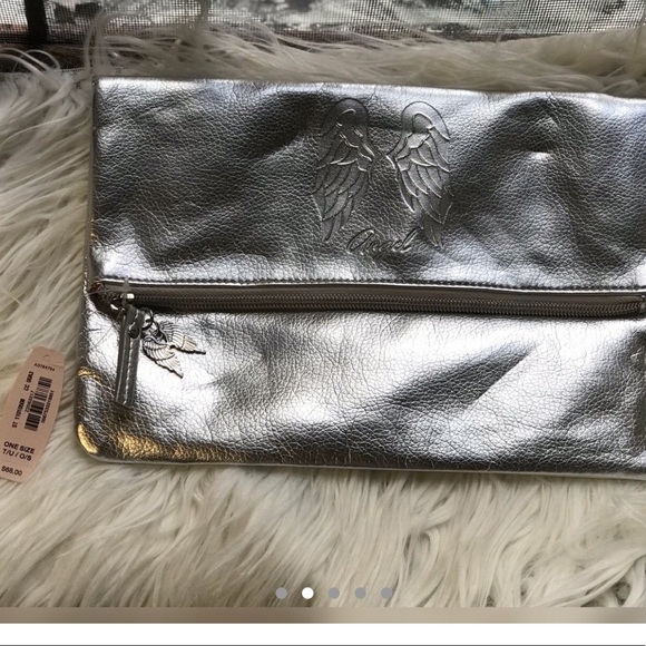 Clutch - Picture 2 of 4